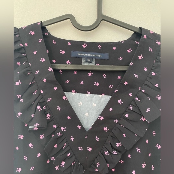 New French Connection 3/4 length sleeves size XS black with pink flowers - Picture 5 of 8